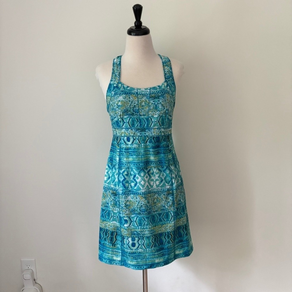 Title Nine Blue Ikat Geometric Athletic Dress Built-in Bra Side Pocket Size 6
